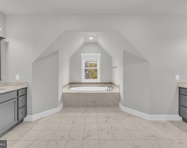 2233 N Underwood Street - Photo Thumbnail 30