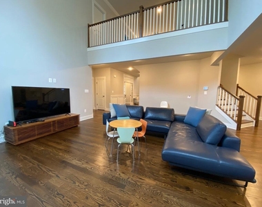 2233 N Underwood Street - Photo Thumbnail 9