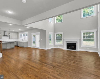 2233 N Underwood Street - Photo Thumbnail 9