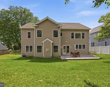 2233 N Underwood Street - Photo Thumbnail 54