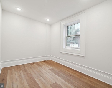 1822 Chestnut Street - Photo Thumbnail 15