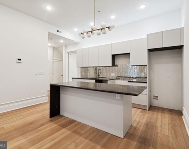 1822 Chestnut Street - Photo Thumbnail 2