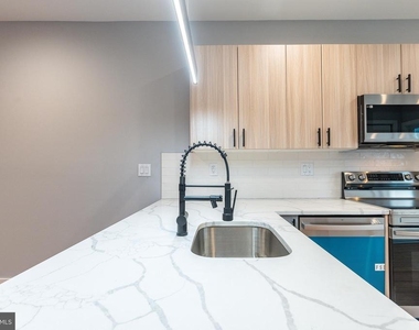 2821 Livingston Street - Photo Thumbnail 5
