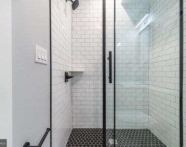 2821 Livingston Street - Photo Thumbnail 12