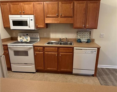 635 Marshtree Lane - Photo Thumbnail 6