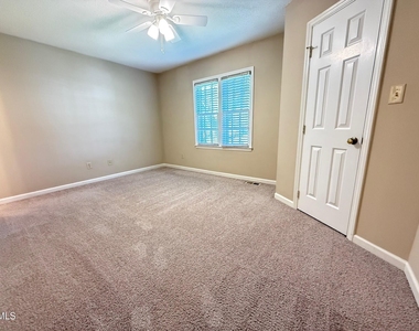 120 Greenmont Lane - Photo Thumbnail 12