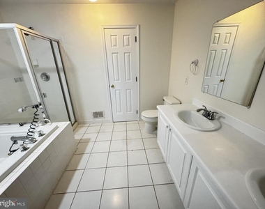 102 Wellington Park Drive Drive - Photo Thumbnail 22