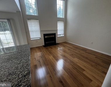102 Wellington Park Drive Drive - Photo Thumbnail 8