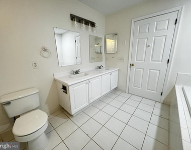 102 Wellington Park Drive Drive - Photo Thumbnail 21
