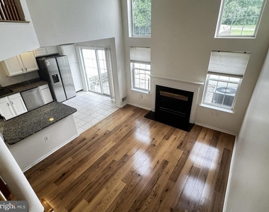 102 Wellington Park Drive Drive - Photo Thumbnail 12