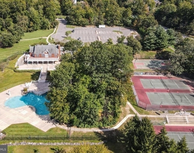 102 Wellington Park Drive Drive - Photo Thumbnail 7
