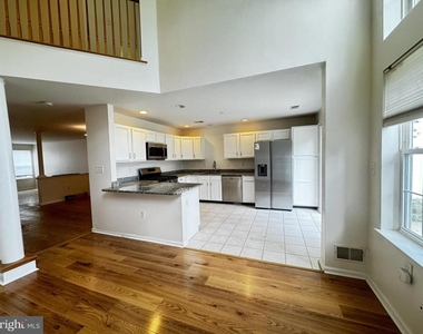 102 Wellington Park Drive Drive - Photo Thumbnail 9