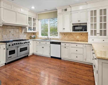 12 Windermere Way - Photo Thumbnail 4