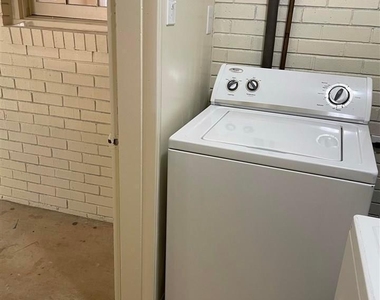 406 Bryan Street - Photo Thumbnail 12