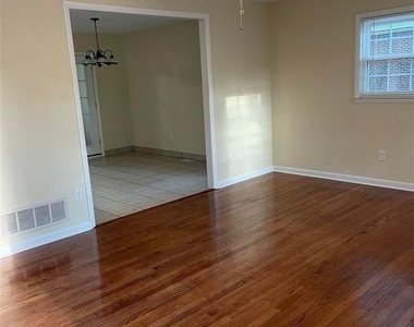 406 Bryan Street - Photo Thumbnail 3