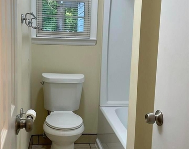 406 Bryan Street - Photo Thumbnail 25