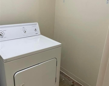 406 Bryan Street - Photo Thumbnail 11