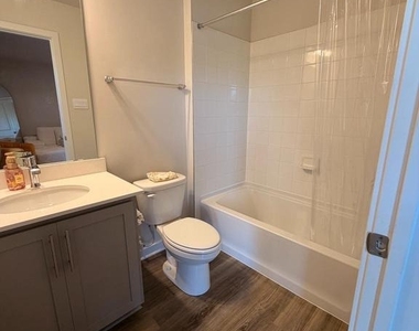 16605 Green Glade Dr - Photo Thumbnail 7