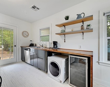 2943 Higgins St - Photo Thumbnail 5
