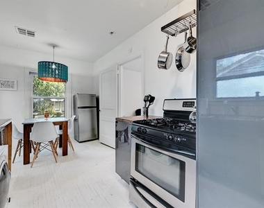 2943 Higgins St - Photo Thumbnail 9