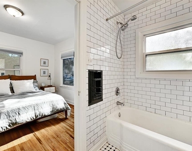 2943 Higgins St - Photo Thumbnail 16