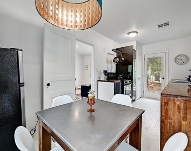 2943 Higgins St - Photo Thumbnail 11