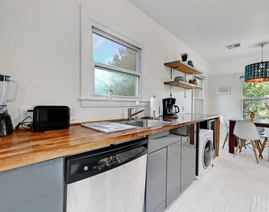 2943 Higgins St - Photo Thumbnail 8