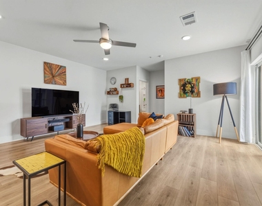 2213 Poquito St - Photo Thumbnail 6