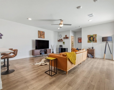 2213 Poquito St - Photo Thumbnail 9