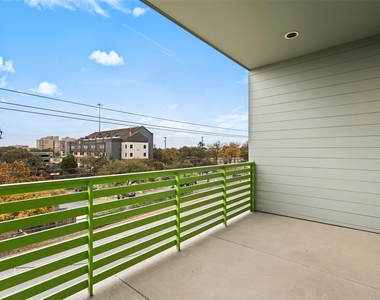 4004 Banister Ln - Photo Thumbnail 8