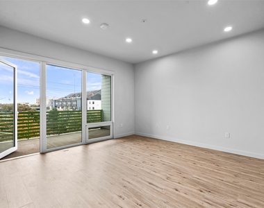 4004 Banister Ln - Photo Thumbnail 4