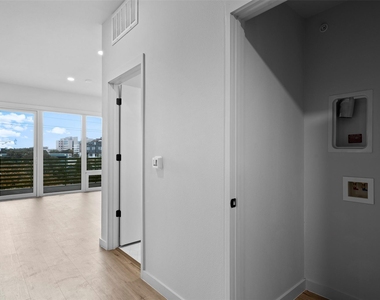 4004 Banister Ln - Photo Thumbnail 9