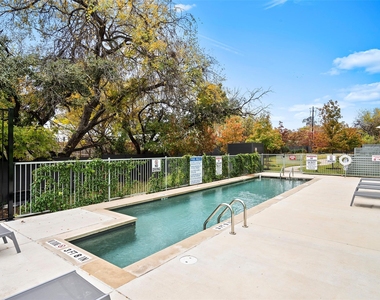 4004 Banister Ln - Photo Thumbnail 21