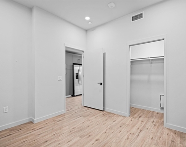 4004 Banister Ln - Photo Thumbnail 13