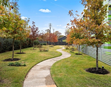 4004 Banister Ln - Photo Thumbnail 23