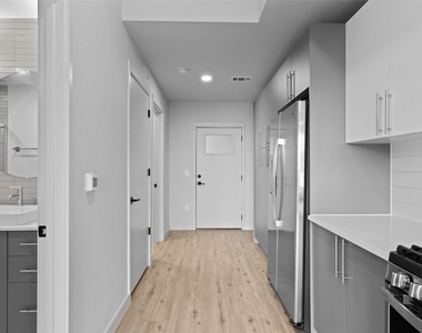 4004 Banister Ln - Photo Thumbnail 11