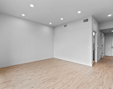 4004 Banister Ln - Photo Thumbnail 14