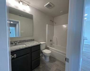 2152 Meridian Loop - Photo Thumbnail 8