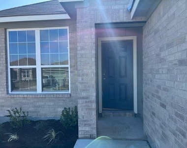 2152 Meridian Loop - Photo Thumbnail 1