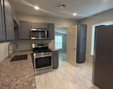802 Alametos - Photo Thumbnail 4