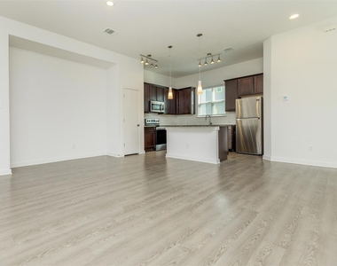 428 Ozark Trail Trl - Photo Thumbnail 2