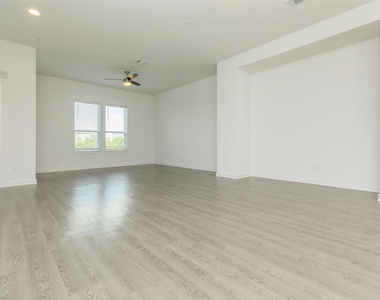 428 Ozark Trail Trl - Photo Thumbnail 3