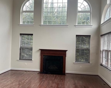 4382 Stonecrest Drive - Photo Thumbnail 2