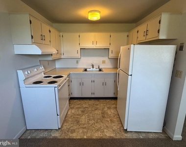 3876 Shadywood Drive - Photo Thumbnail 5