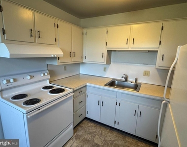 3876 Shadywood Drive - Photo Thumbnail 7