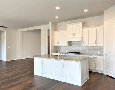 156 Santa Maria St - Photo Thumbnail 6
