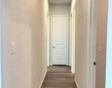 156 Santa Maria St - Photo Thumbnail 11