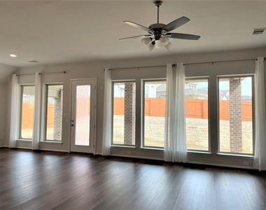 156 Santa Maria St - Photo Thumbnail 10