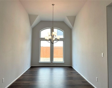 156 Santa Maria St - Photo Thumbnail 5