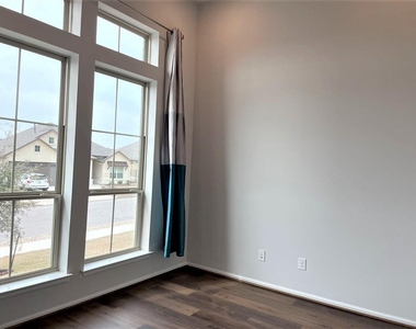 156 Santa Maria St - Photo Thumbnail 3